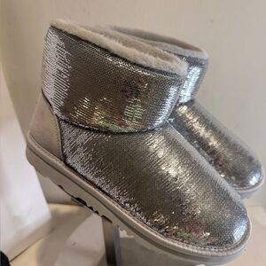 Ugg Women's Classic Mini Mirror Ball Booties size 5 brand new